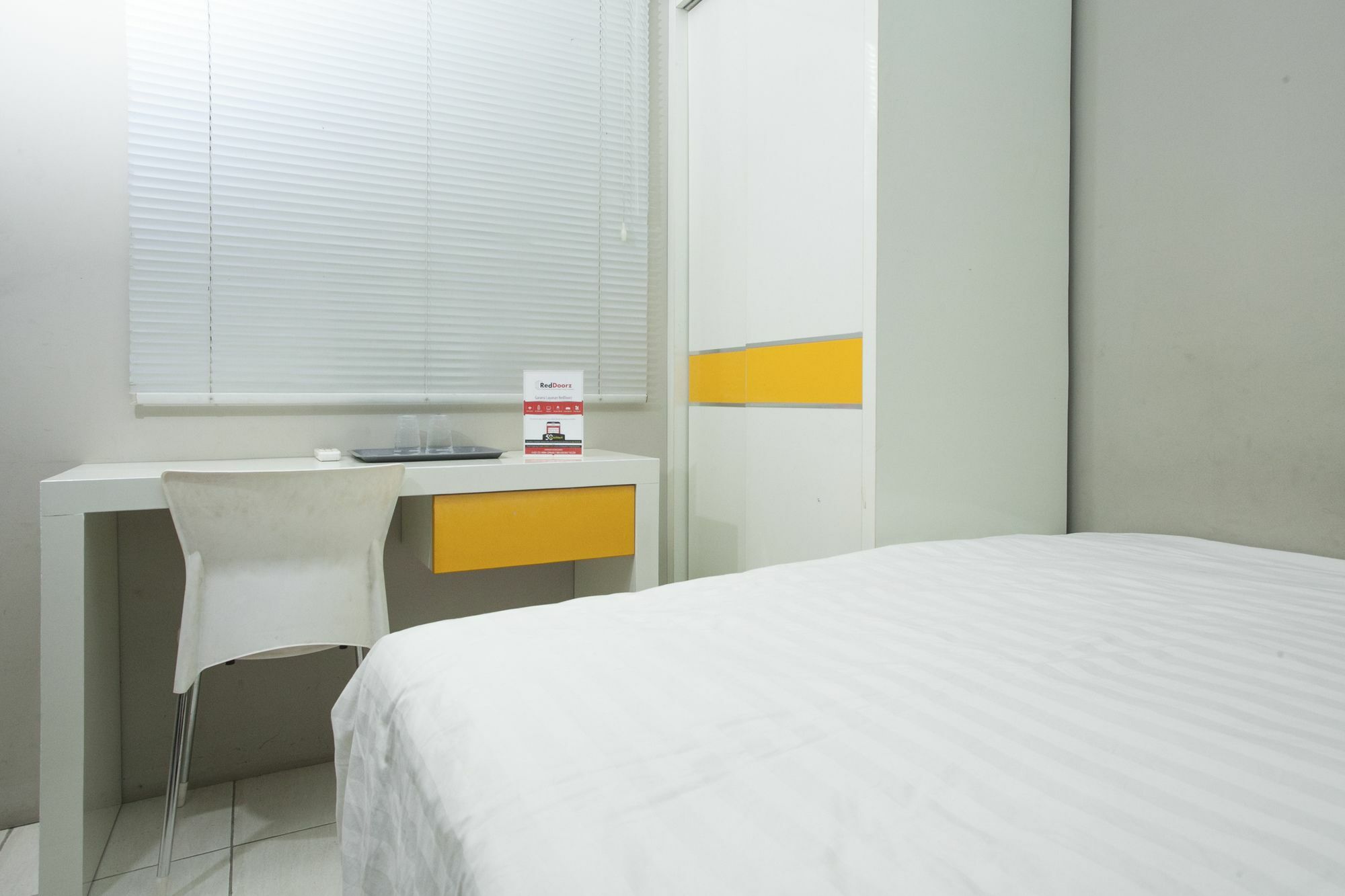 Hotel Reddoorz At Siwalankerto Surabaya Esterno foto
